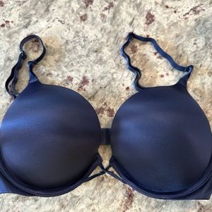 Victoria’s Secret navy bombshell push-up